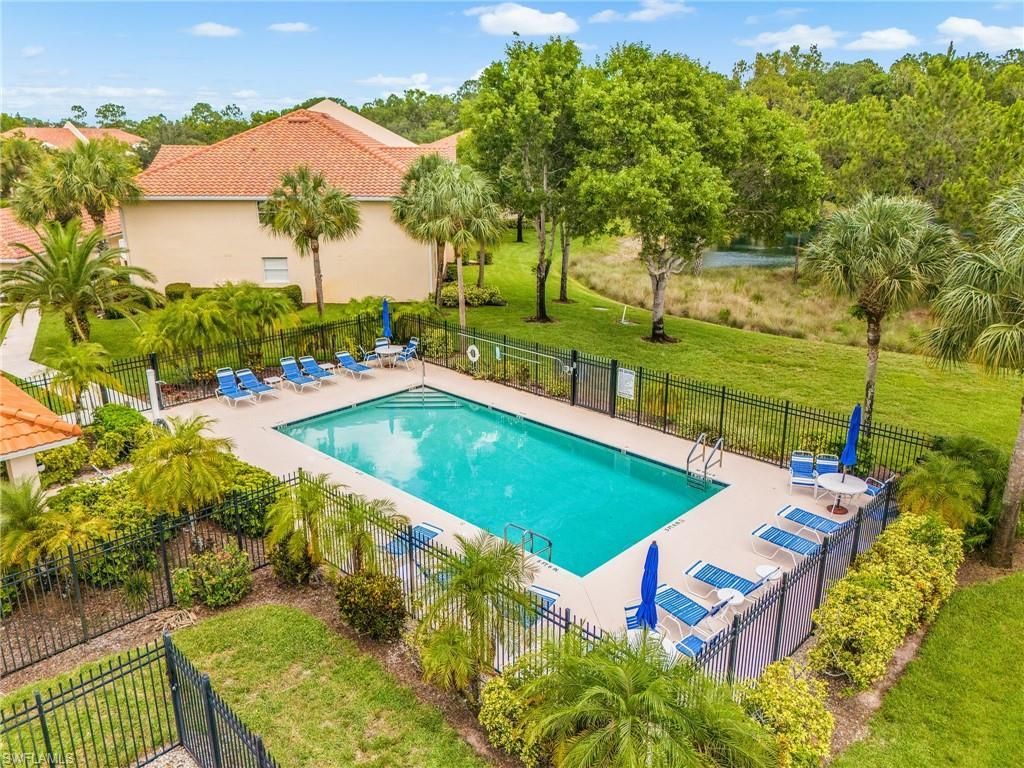 305 Robin Hood Cir , Unit 204, Naples, FL 34104 Photo