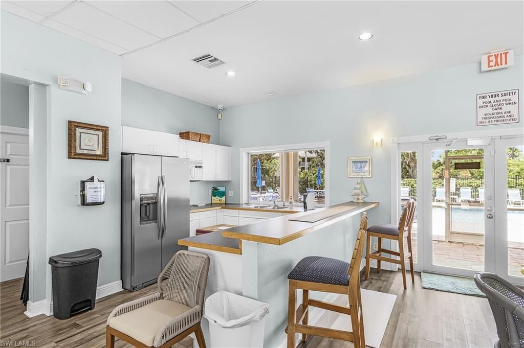 305 Robin Hood Cir , Unit 204, Naples, FL 34104 Photo