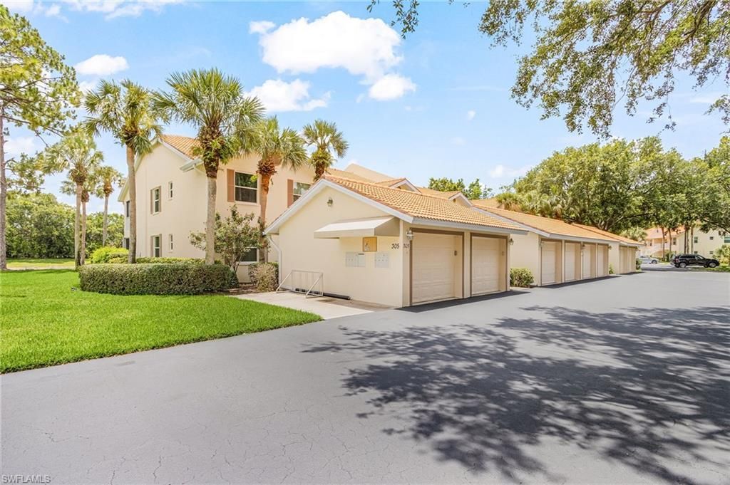 305 Robin Hood Cir , Unit 204, Naples, FL 34104 Photo