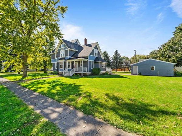 1203 W Lincoln Avenue , Rochelle, IL 61068