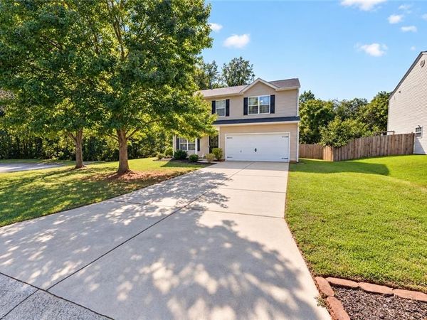 1609 Brambleton Court , Graham, NC 27253