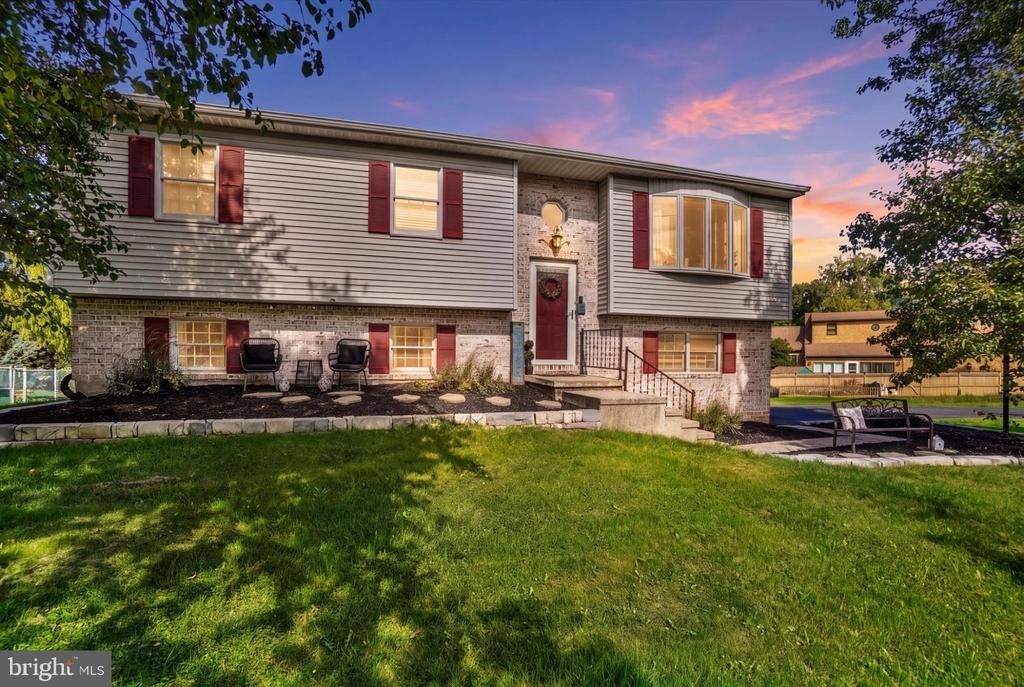 2431 ONYX ROAD, YORK, PA 17408