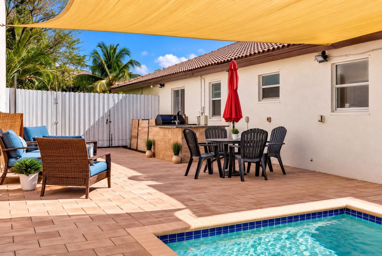 20564 SW 5th Street, Pembroke Pines, FL 33029 Photo