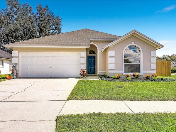 5818 AZURE DRIVE , WESLEY CHAPEL, FL 33545