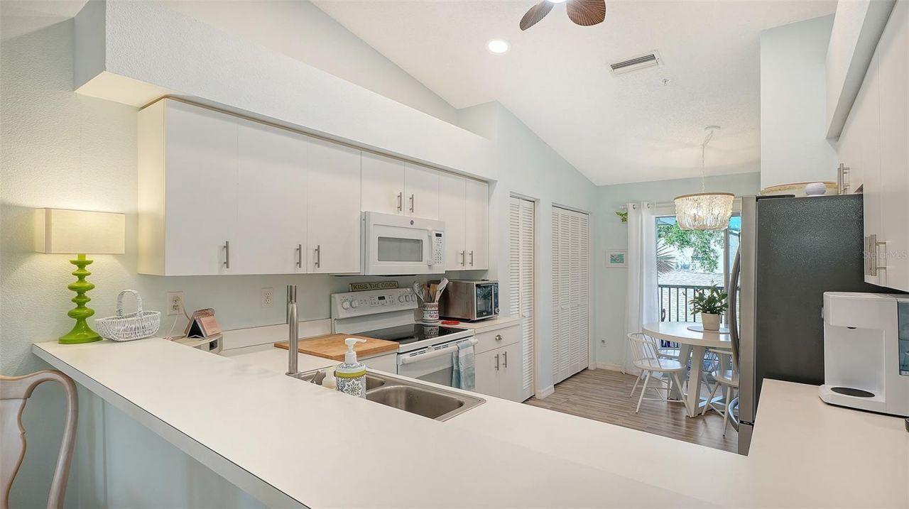 8941 Veranda Way, Unit 522, Sarasota, FL 34238 Photo