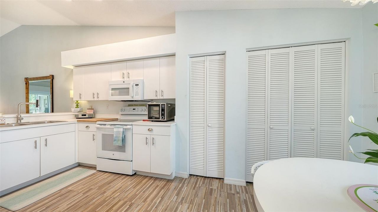 8941 Veranda Way, Unit 522, Sarasota, FL 34238 Photo