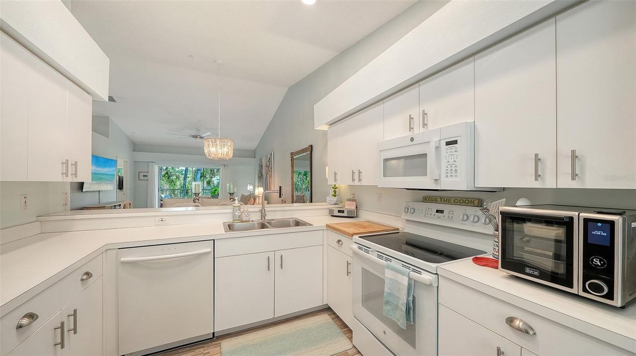 8941 Veranda Way, Unit 522, Sarasota, FL 34238 Photo