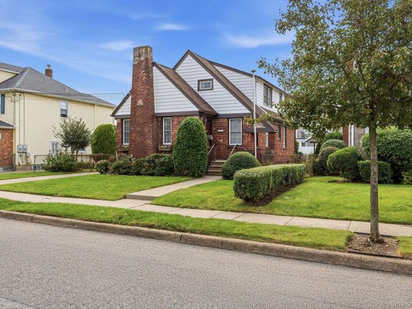 135 Fairfield Avenue , Mineola, NY 11501