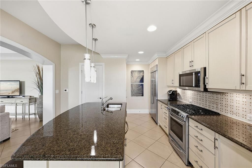 9123 Strada Pl, Unit 7207, Naples, FL 34108 Photo