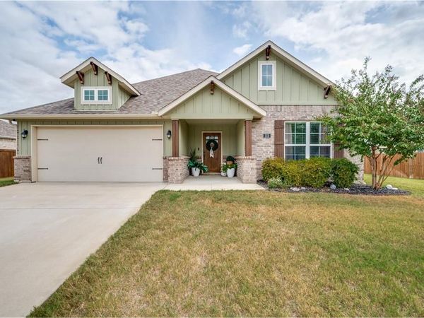 112 Kens Court , Pilot Point, TX 76258