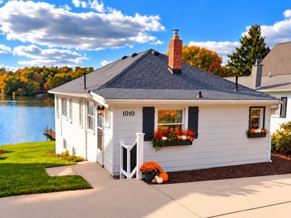 1010 Brighton Lake Road, Brighton, MI 48116