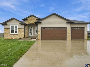 8720 Honeybee Lane, Lincoln, NE 68526