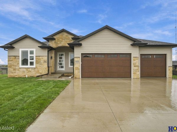 8720 Honeybee Lane, Lincoln, NE 68526