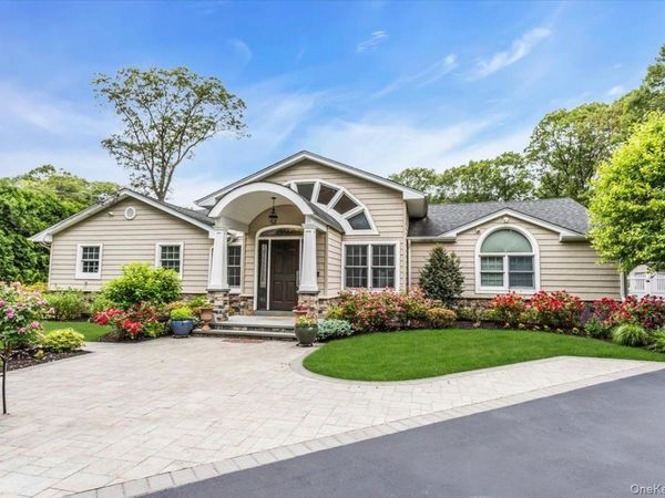 21 Buttonwood Drive , Dix Hills, NY 11746