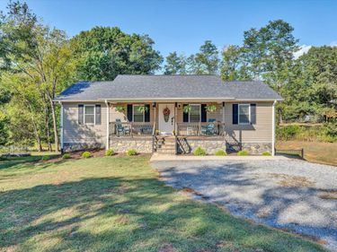 2358 Twin Lake Dr, Bedford, VA 24523