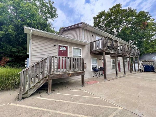 310 E College Street , Carbondale, IL 62901
