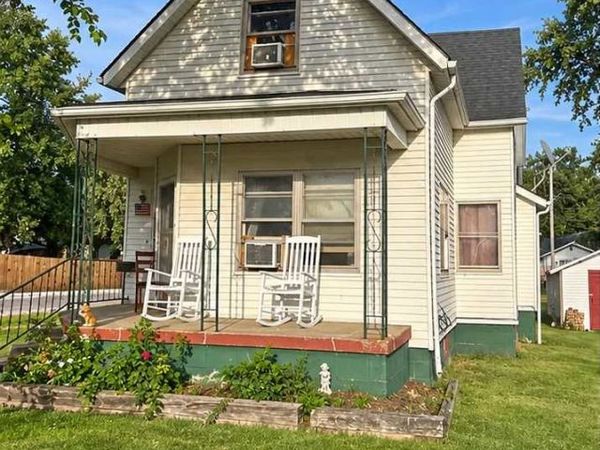 401 S Spruce Street , Villa Grove, IL 61956