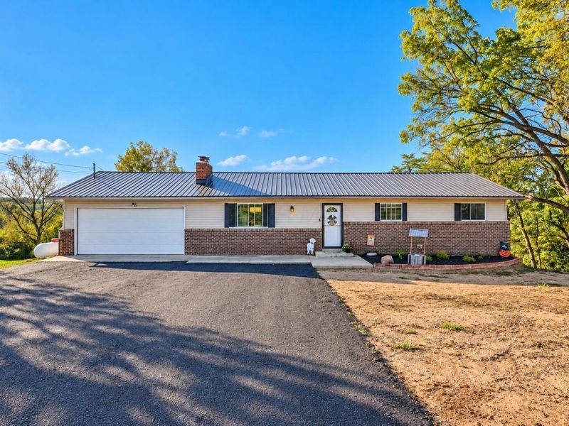 4441 S Pitchin Road S, Springfield, OH 45502 Photo 2