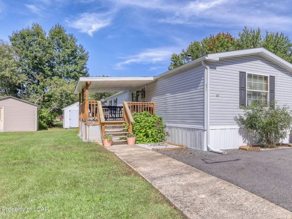 21 Honor Park Trailer Court, Moosic, PA 18507