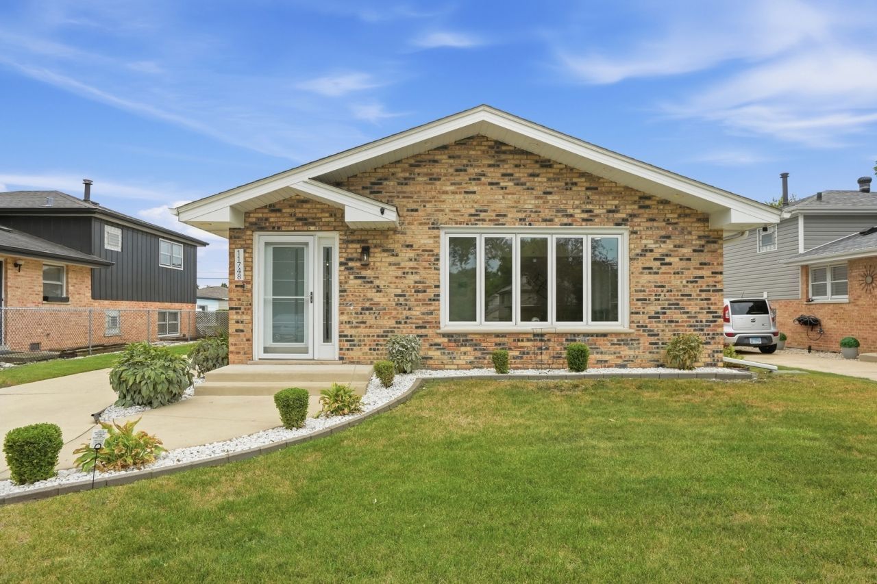 11748 S Laporte Avenue, Alsip, IL 60803 Main Photo
