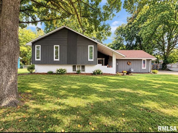 258 S WESTGATE Street, Jacksonville, IL 62650