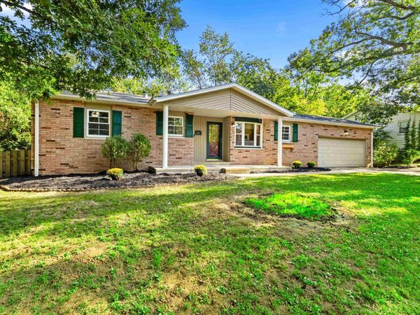 1927 Saint Clair Drive, Pekin, IL 61554