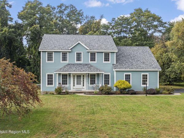 16 Presidential Drive, Kinderhook, NY 12106