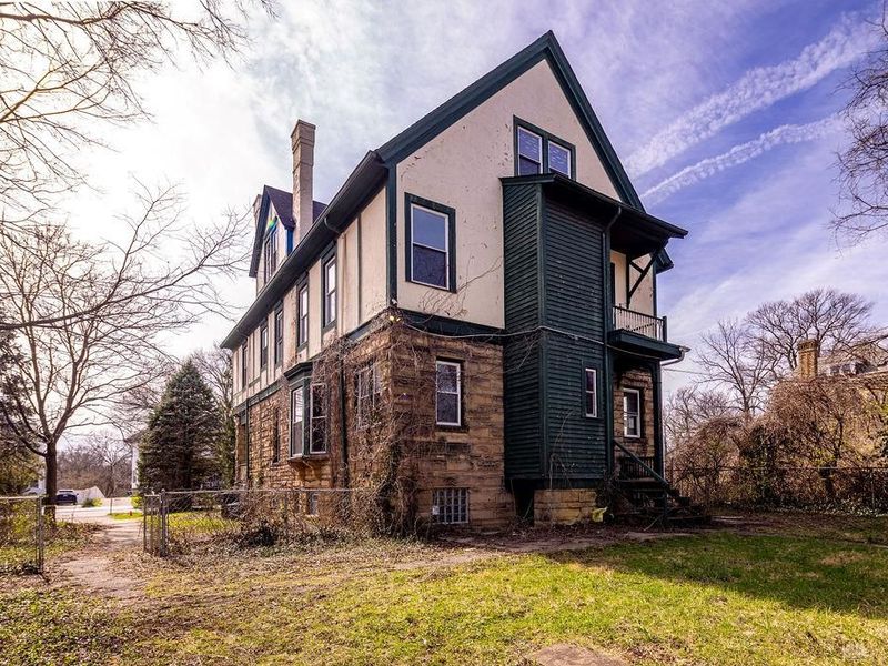 990 Burton Avenue, Cincinnati, OH 45229 Photo 3