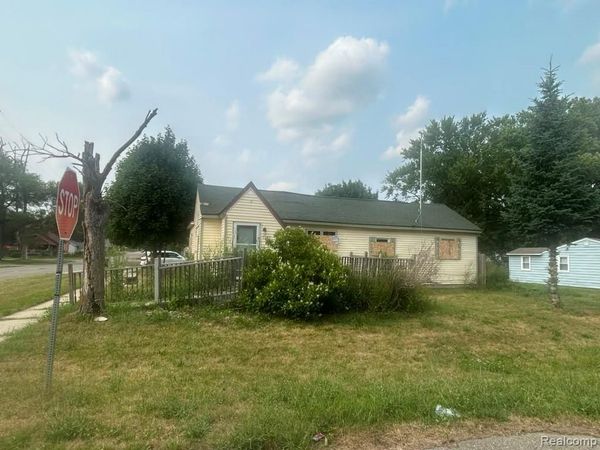 1373 Wells Street , Burton, Mi 48529