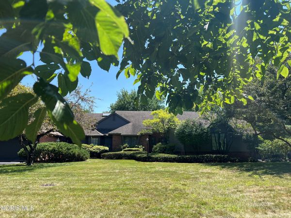 28 Wolf Ridge Drive , Holland, OH 43528