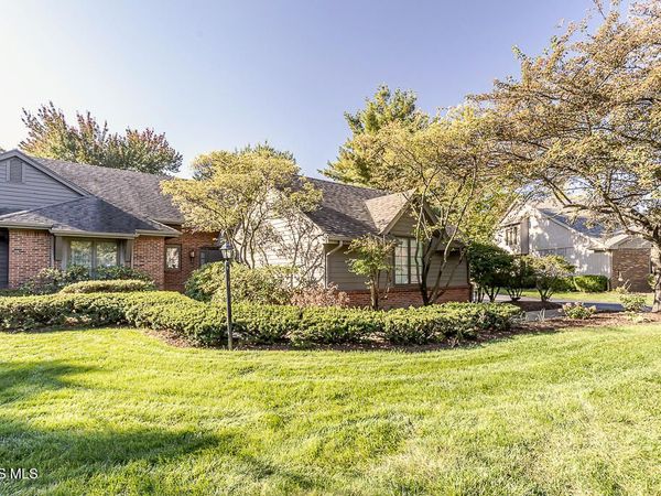 28 Wolf Ridge Drive, Holland, OH 43528