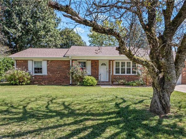 108 Hinshaw Avenue , Yadkinville, NC 27055