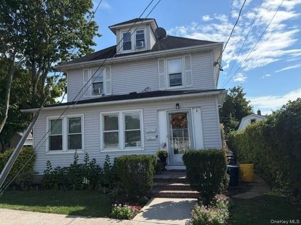 55 Muttontown Eastw Road, Unit 1, Syosset, NY 11791