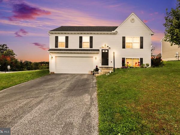 195 BRYN WAY, MOUNT WOLF, PA 17347