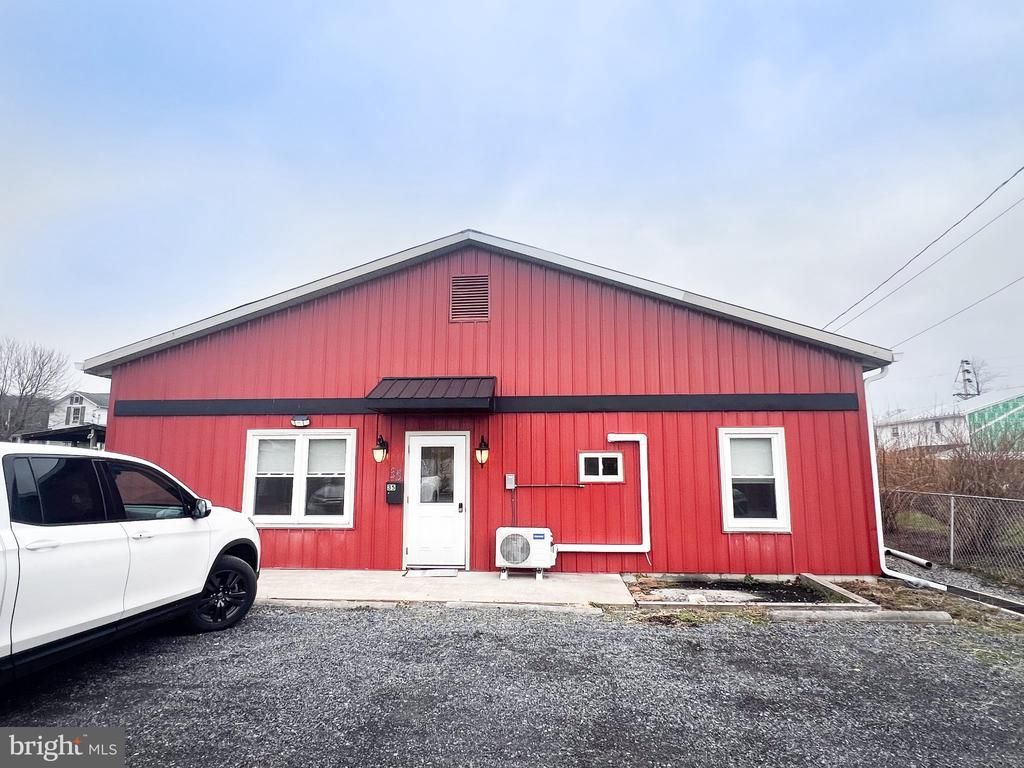 35 RODNEY STREET, MILROY, PA 17063