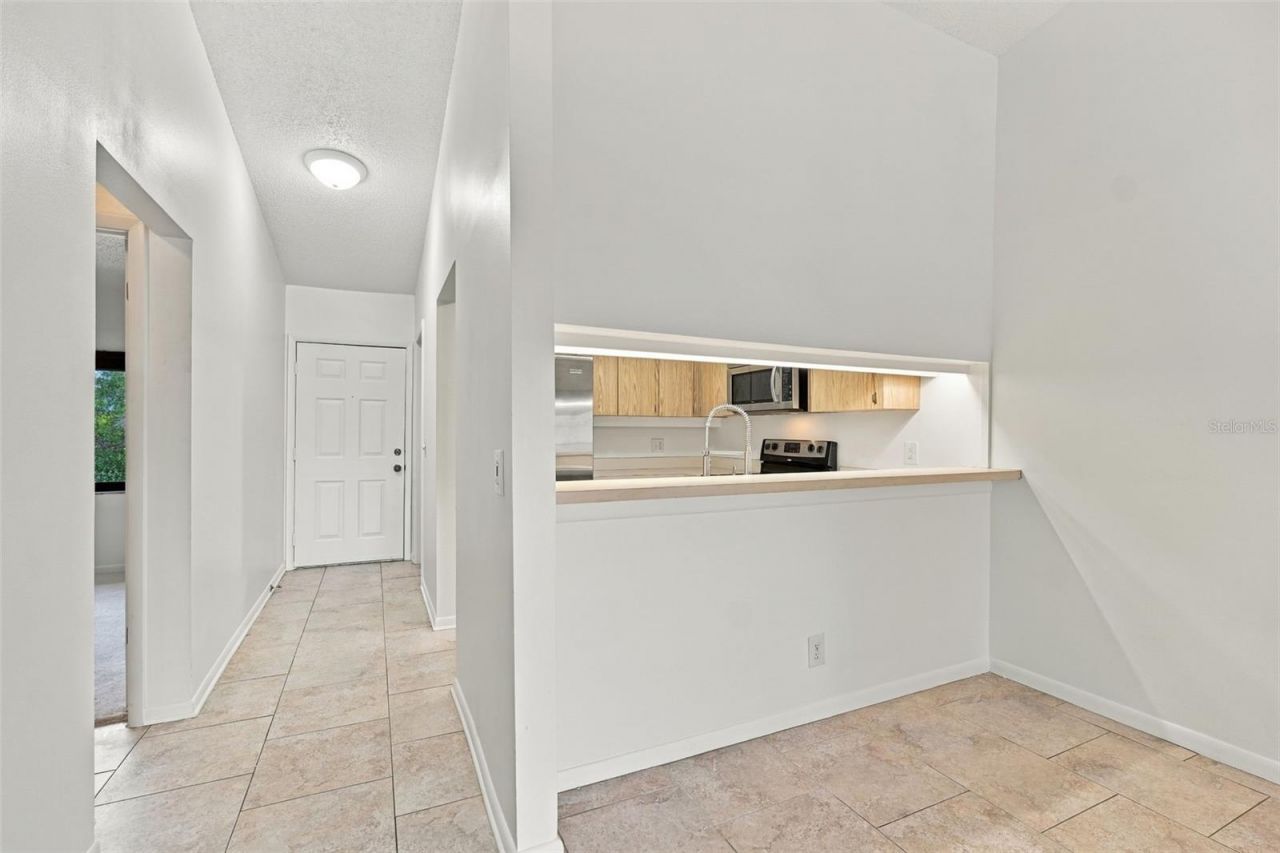 729 83rd Avenue N, Unit 204, Saint Petersburg, FL 33702 Photo