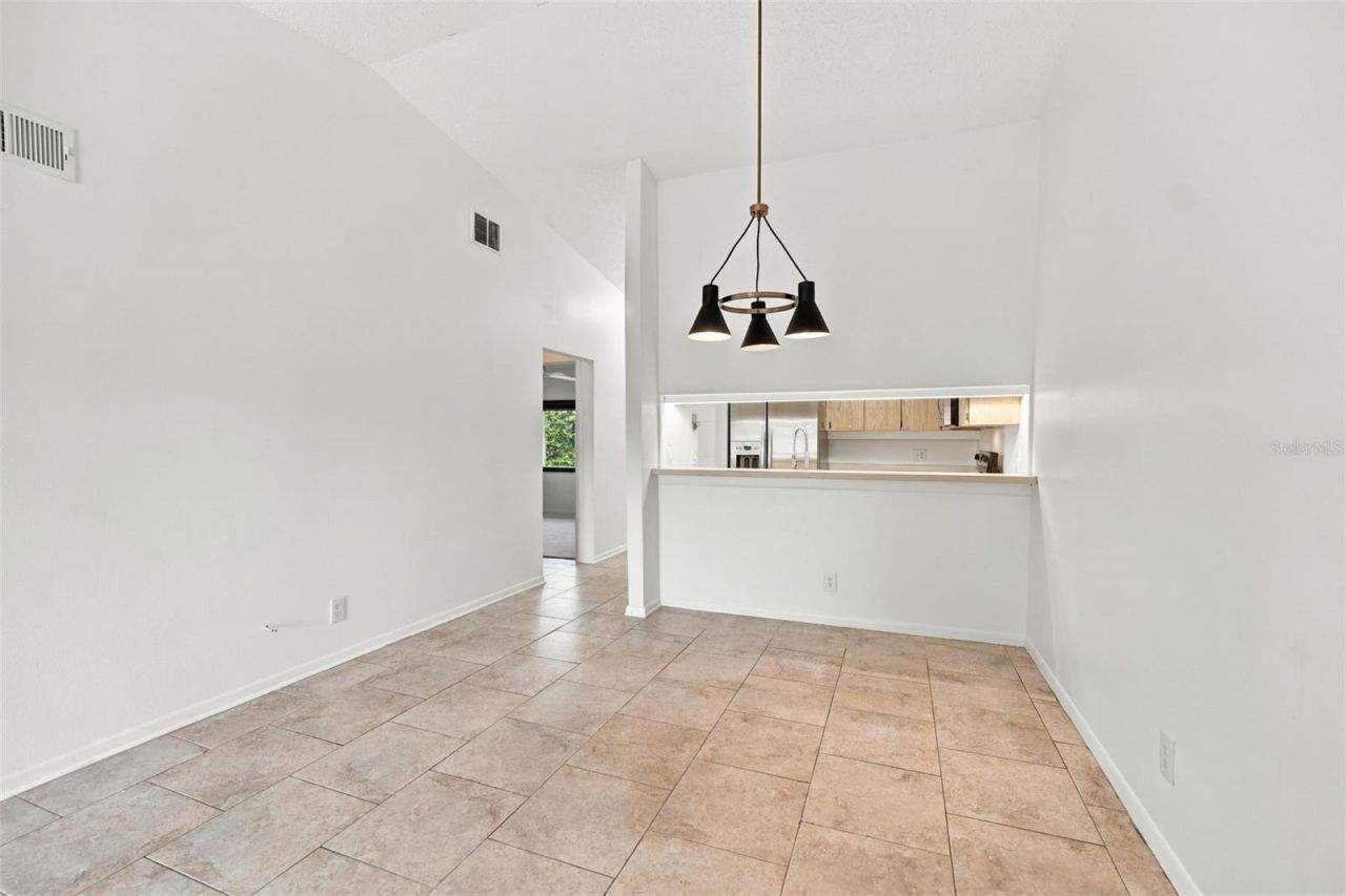 729 83rd Avenue N, Unit 204, Saint Petersburg, FL 33702 Photo