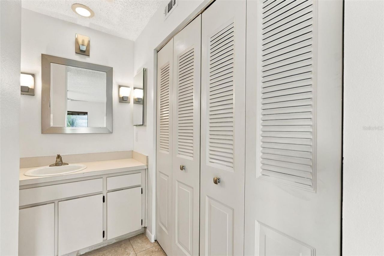 729 83rd Avenue N, Unit 204, Saint Petersburg, FL 33702 Photo