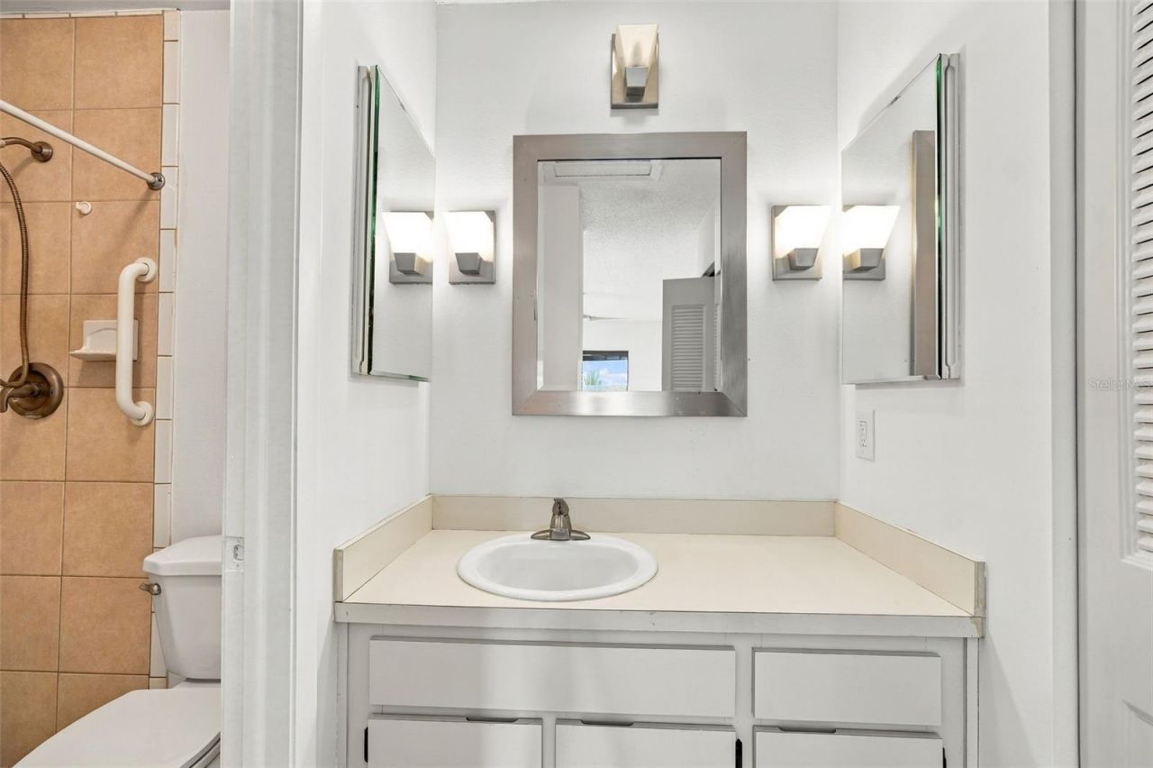 729 83rd Avenue N, Unit 204, Saint Petersburg, FL 33702 Photo