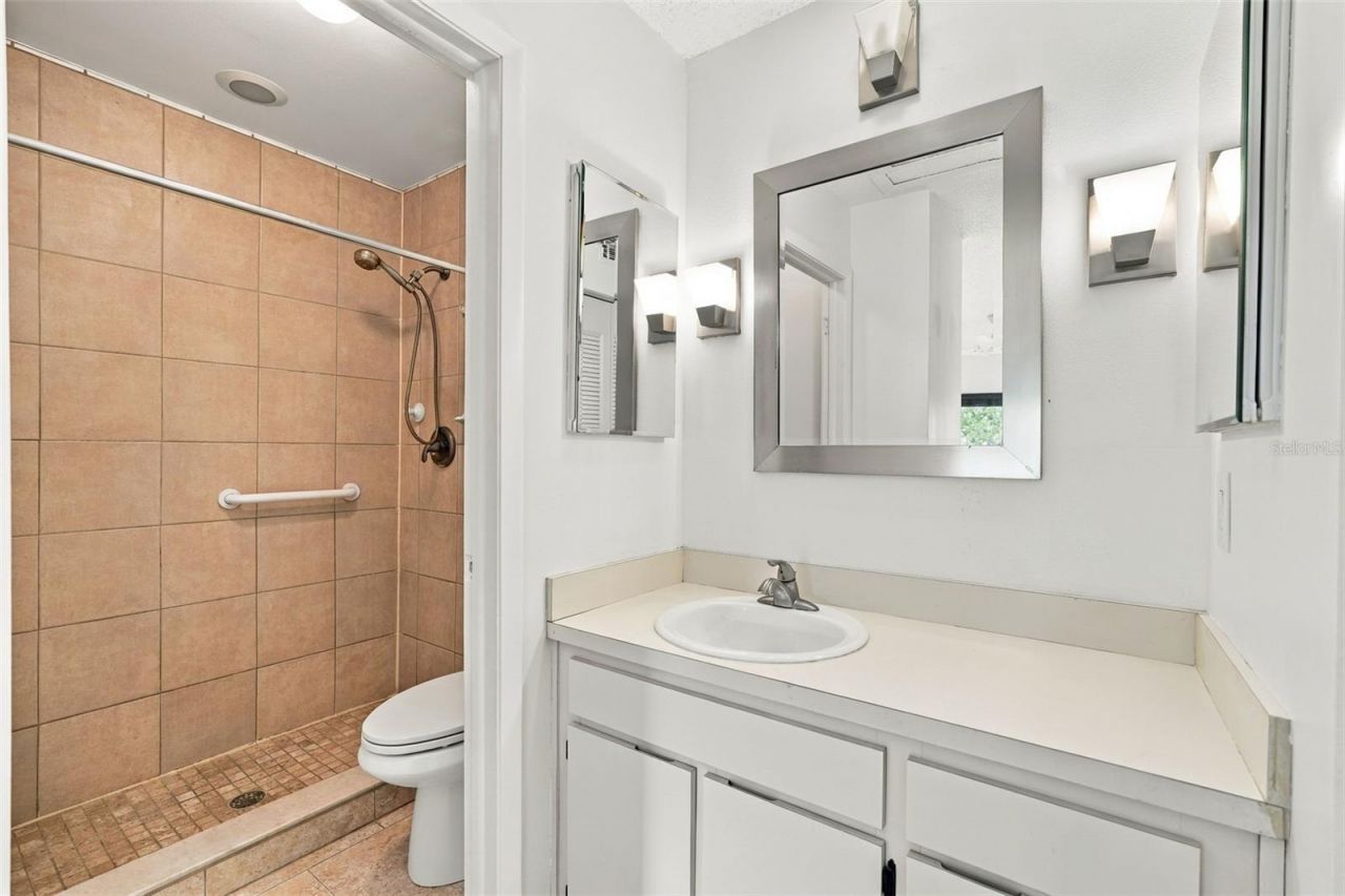 729 83rd Avenue N, Unit 204, Saint Petersburg, FL 33702 Photo