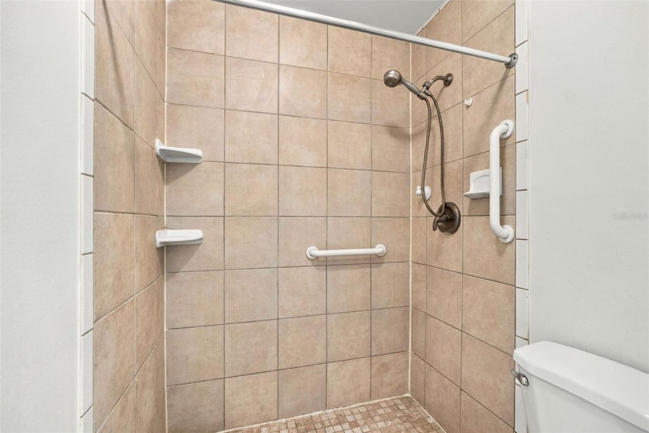 729 83rd Avenue N, Unit 204, Saint Petersburg, FL 33702 Photo