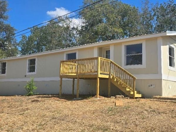 1120 Ainsworth Street , Gonzales, TX 78629
