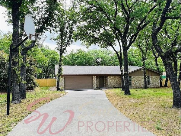 2605 W Highland Drive, Granbury, TX 76049