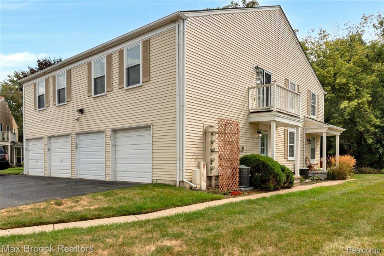 273 Inlet Court, Walled Lake, Mi 48390 Main Photo
