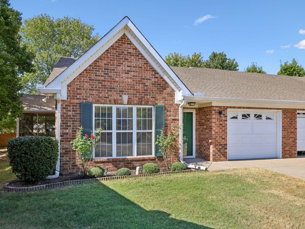 528 Village Green Cir, Murfreesboro, TN 37128