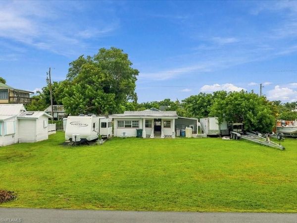 403 Mango AVE, GOODLAND, FL 34140