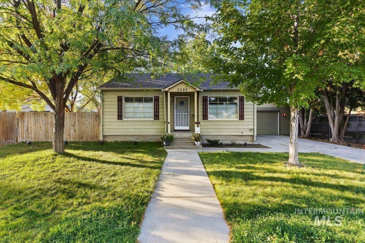 2209 W Frederic St, Boise, ID 83705 Main Photo
