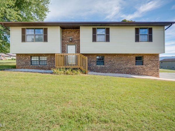 214 Englewood Avenue, Mount Carmel, TN 37645