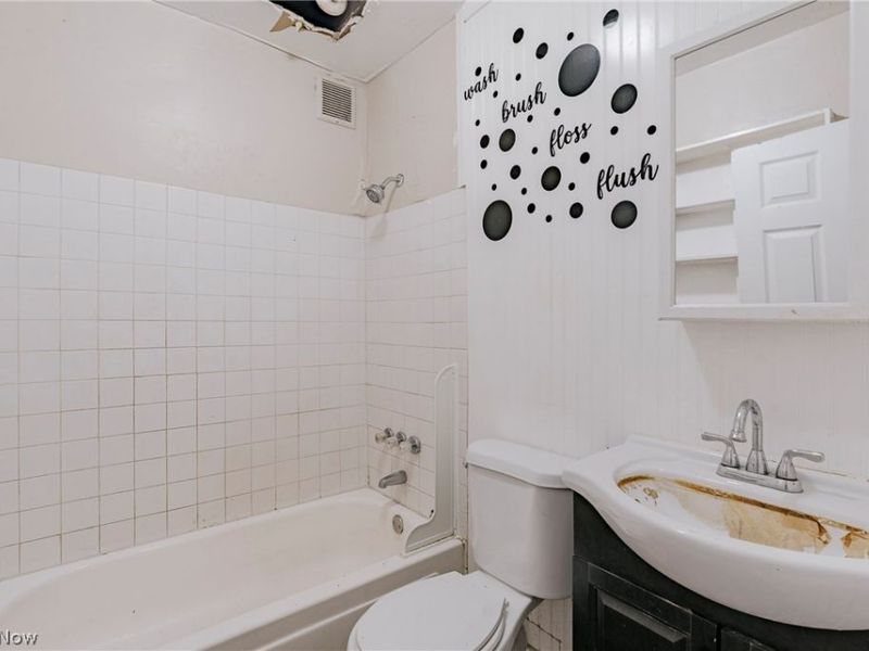 379 E 162nd Street, Cleveland, OH 44110 Photo 13