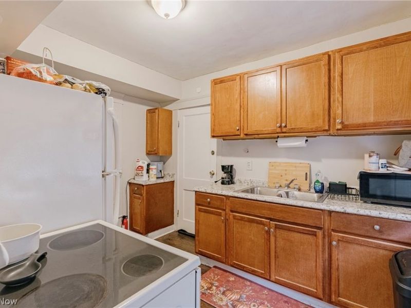11021 Governor Avenue, Cleveland, OH 44111 Photo 8